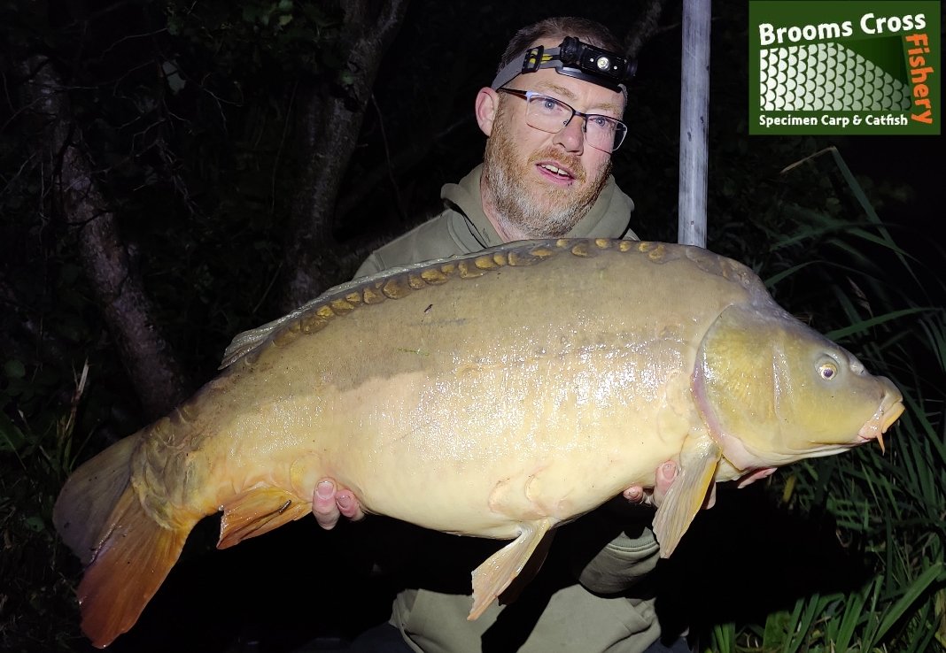 Dave Tozer fished the weekend and landed a couple of A Teamers... Starting with Shoulders at 27lb 14oz. 
07740082025 for all bookings and peg availability