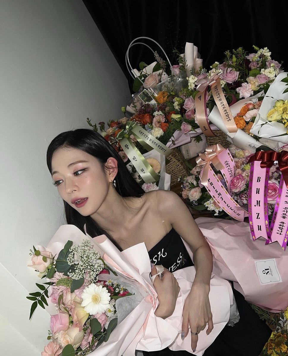 lee chaeyoung pics tweet media