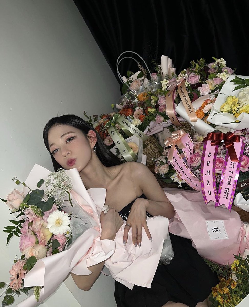 lee chaeyoung pics tweet media