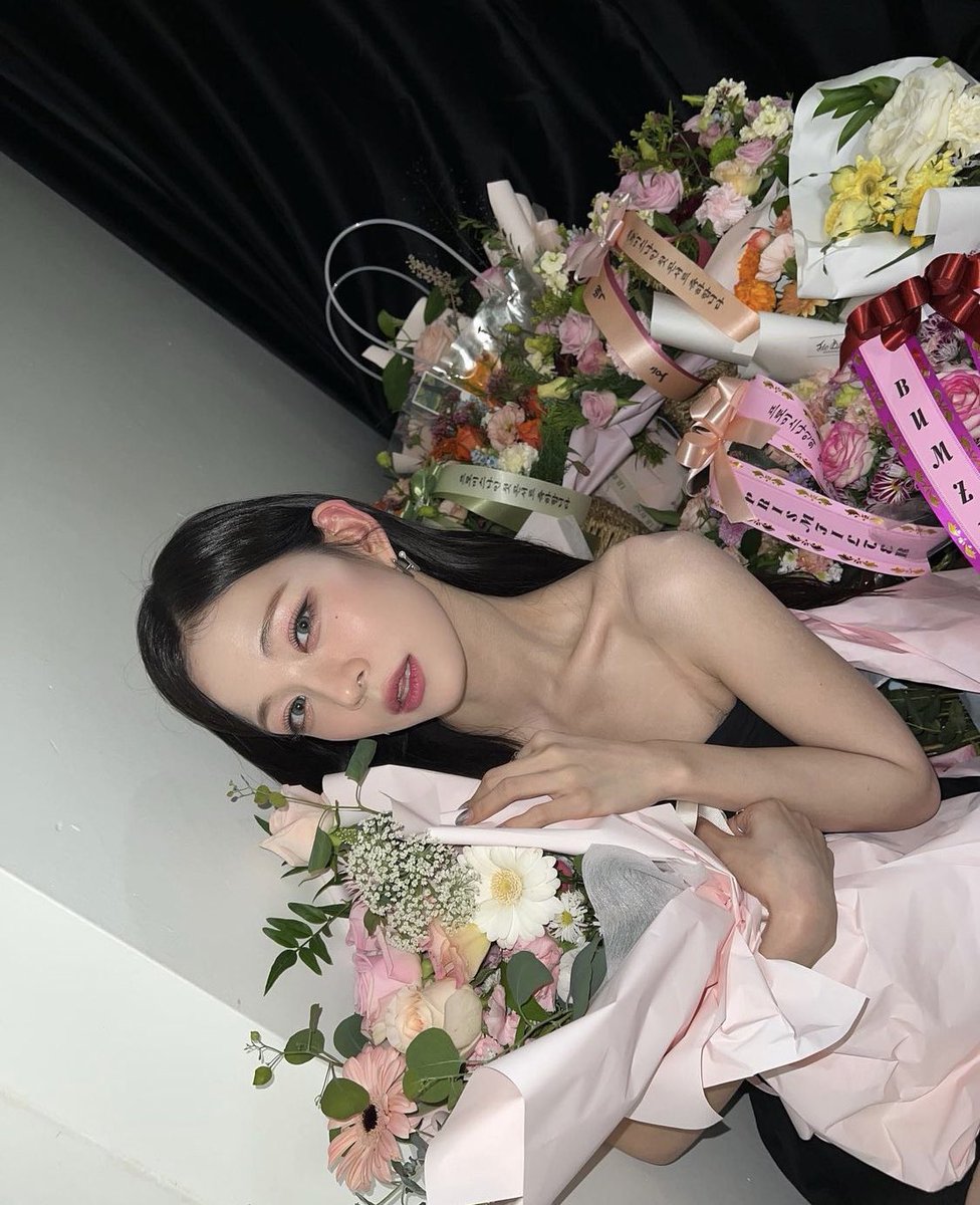 lee chaeyoung pics tweet media