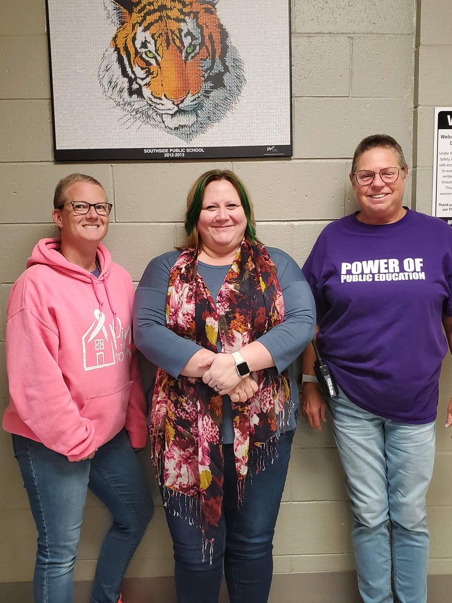 We did it Southside!! 💛🐯💙We smashed our goal of $5000, and raised $6542.49!!! Thank you to all who donated. Thank you Principal Martin for colouring her hair and EAs Zylstra and Burditt for shaving their hair for Terry Fox! @TFFSchoolRuns #BeLikeTerry