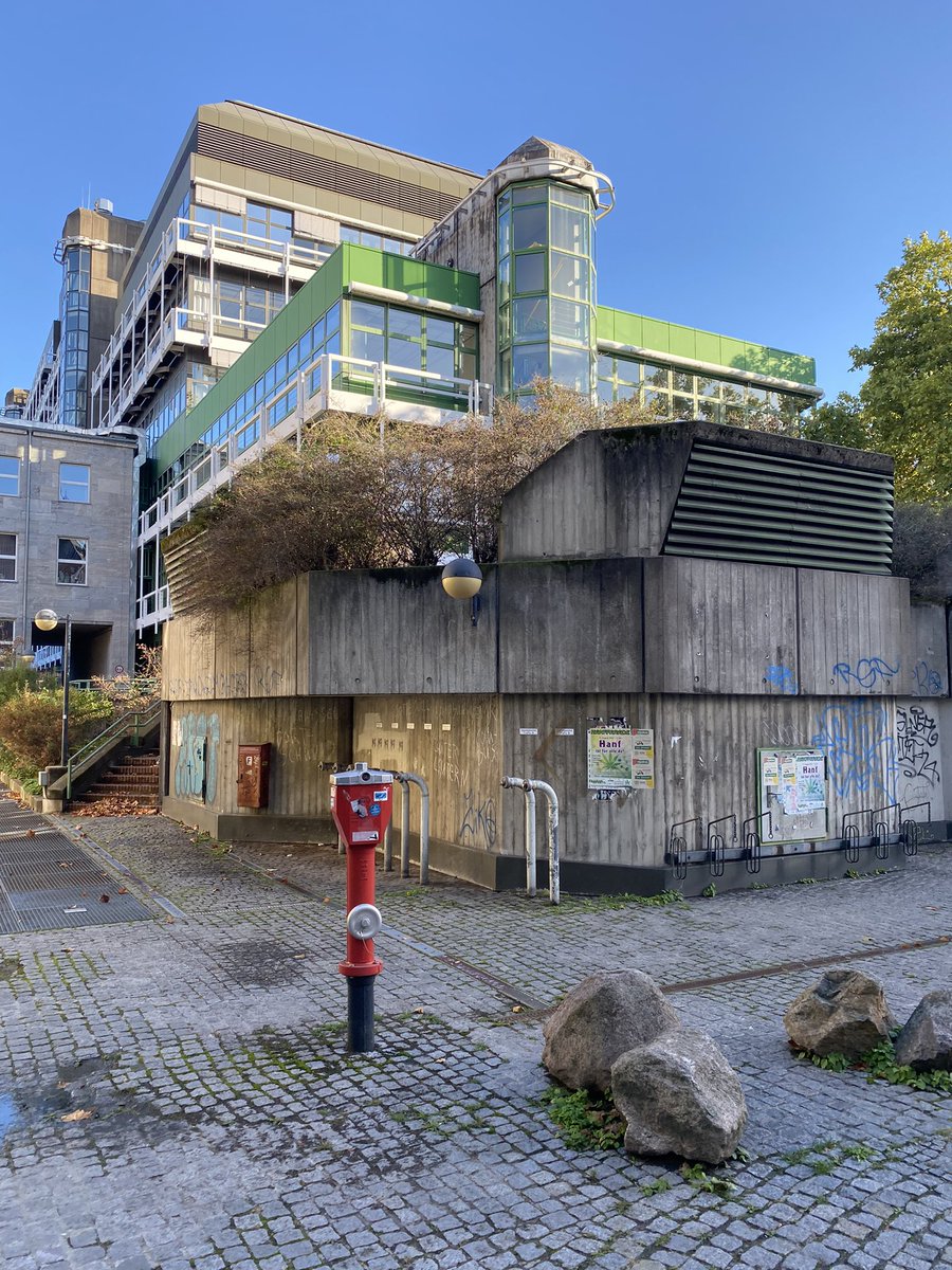 der_marc's tweet photo. I am getting slightly obsessed by the wild mix of @TUBerlin architecture styles. https://t.co/vBBYZsYX0j