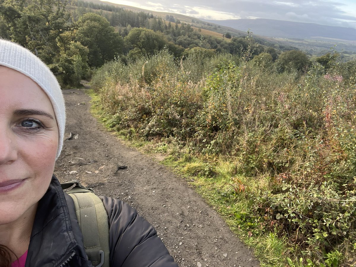 SColesPorter's tweet photo. Gwaun cefnygarreg - Ystradfellte - Four Falls trail. Absolute Killer 😬♥️
One of the rare places where you can stand under a waterfall! The sound is deafening, but it’s incredible and takes your breath away.
#BreconBeacons #FourFalls #Wales #SoloHiking 💪🏽🏴🥾 https://t.co/tUnp55zTh2
