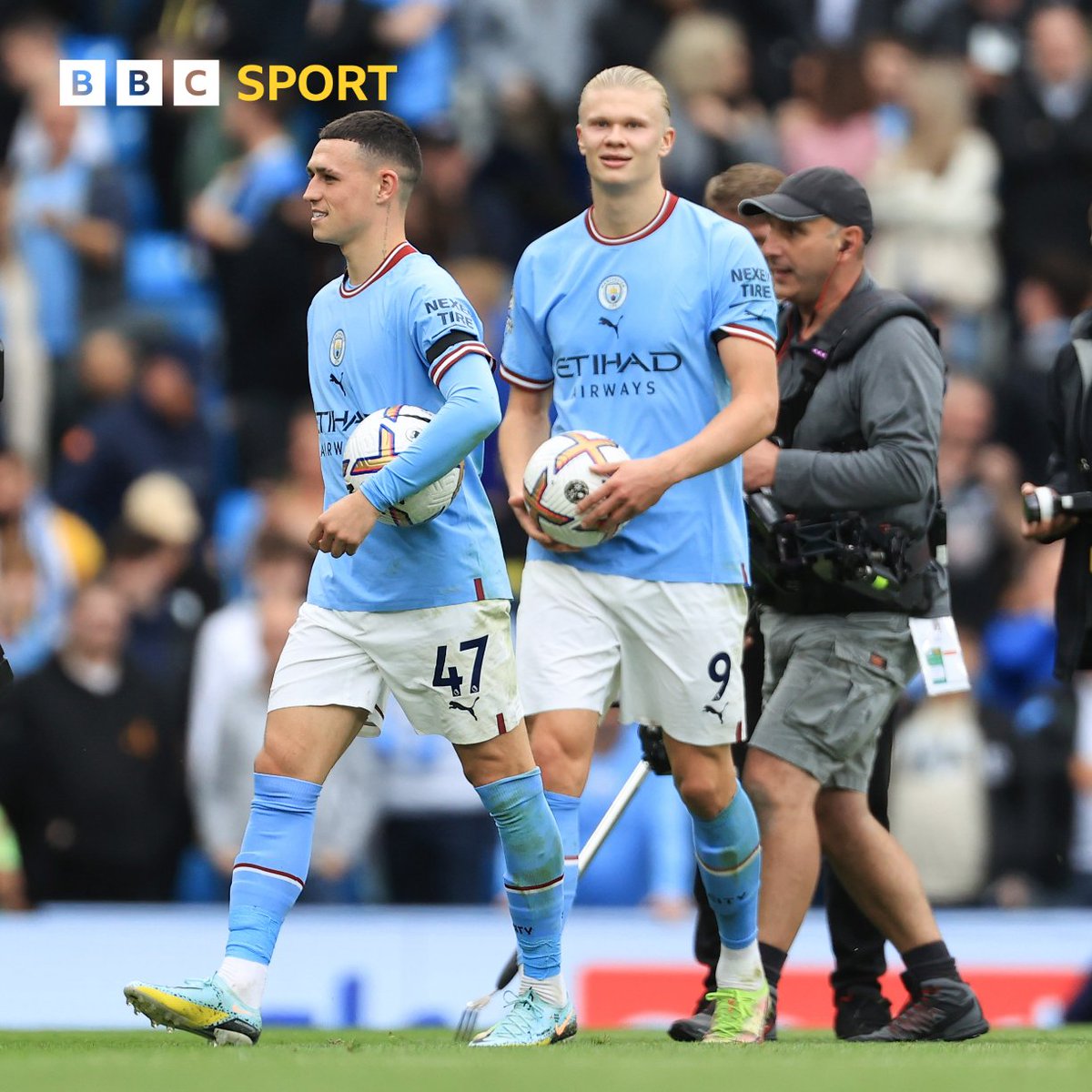 BBCSport's tweet photo. Whatever Phil Foden said to Erling Haaland worked 😉

#BBCFootball #MCIMUN https://t.co/3Uzc77OgIE