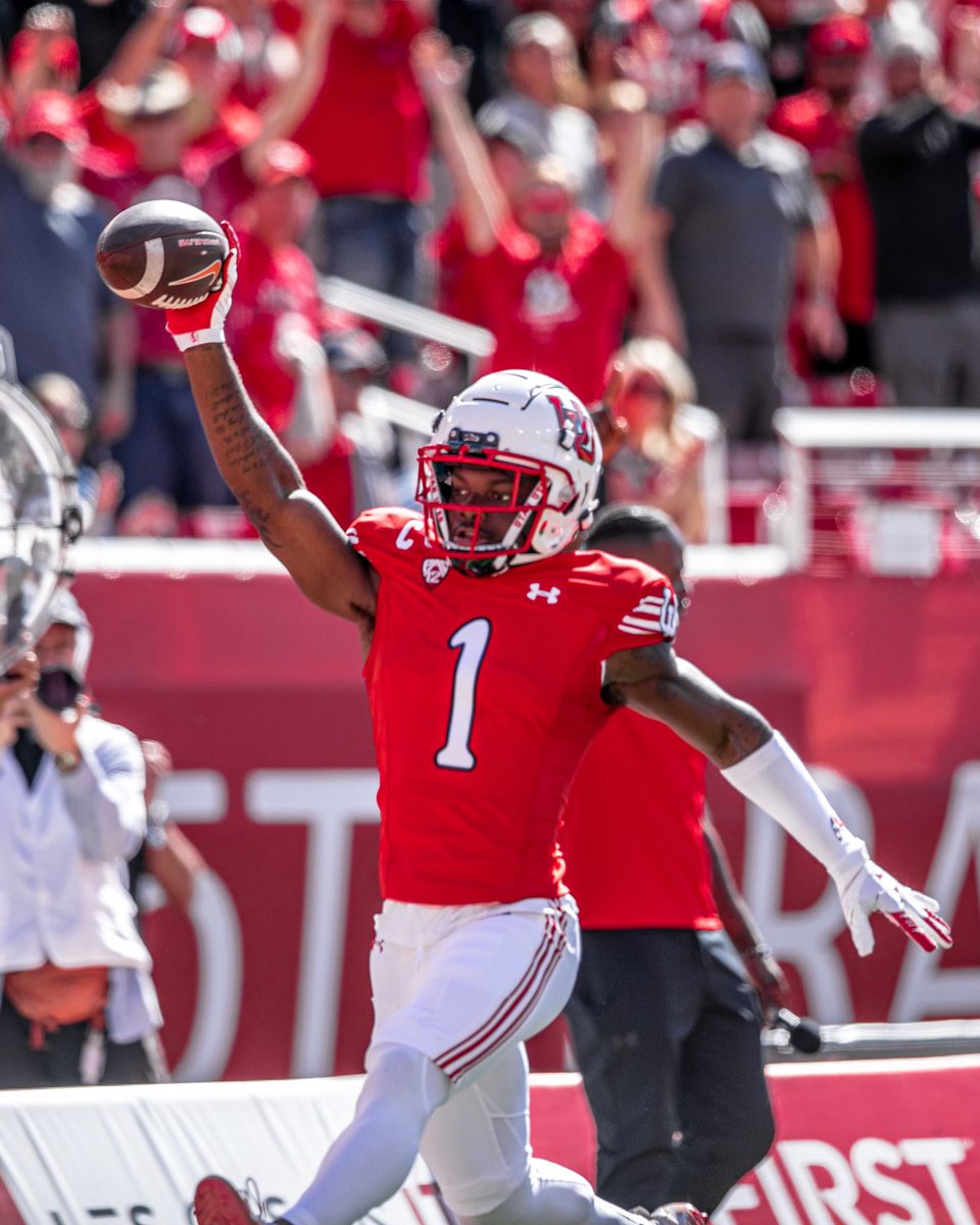 Congrats <a href="/ClarkPhillips21/">Clark Phillips lll</a> for being named Walter Camp National Defensive Player of the Week 💪 

utahutes.com/news/2022/10/2…