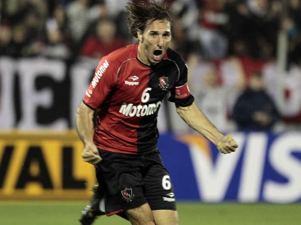 radio2rosario's tweet photo. #DesdeElMedio | Rolando Schiavi: "Newell's tiene que tener en la cabeza ser un equipo competitivo y clasificar a una copa", con @LoroColomar.

Escúchanos en AM 1230, FM 90.1 o https://t.co/qOZ1cfTRHW https://t.co/m8P6dJKJpv