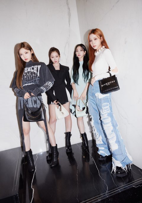 brningselle's tweet photo. comenten todo lo que hay en la imagen +

AESPA POUR GIVENCHY PFW
#aespaxGivenchySS23 #aespaxGivenchy #aespa #Givenchy @givenchy @aespa_official https://t.co/M4yijYZ8vs
