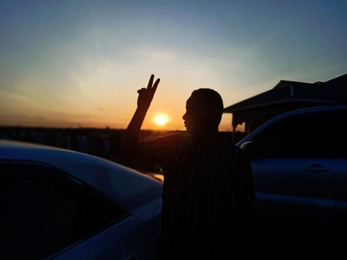 One for the sunset lovers Garissa <a href="/Ahmednoor_Haji/">Ahmed Haji 🌍🇰🇪</a> <a href="/missyHaroona/">Umulkher Harun (Umi) -MP</a>