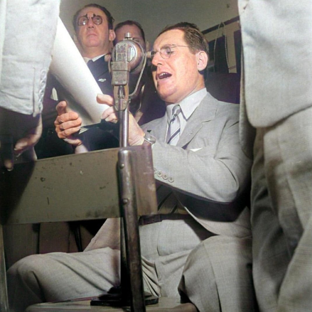 "La lucha por la libertad, para nosotros, es la que nos conduce a la justicia social, a la independencia económica y a la soberanía política".

J. D. Perón, 1951

archivoperonista.com

#peron #peronismo #doctrinaperonista #justicialismo #justiciasocial