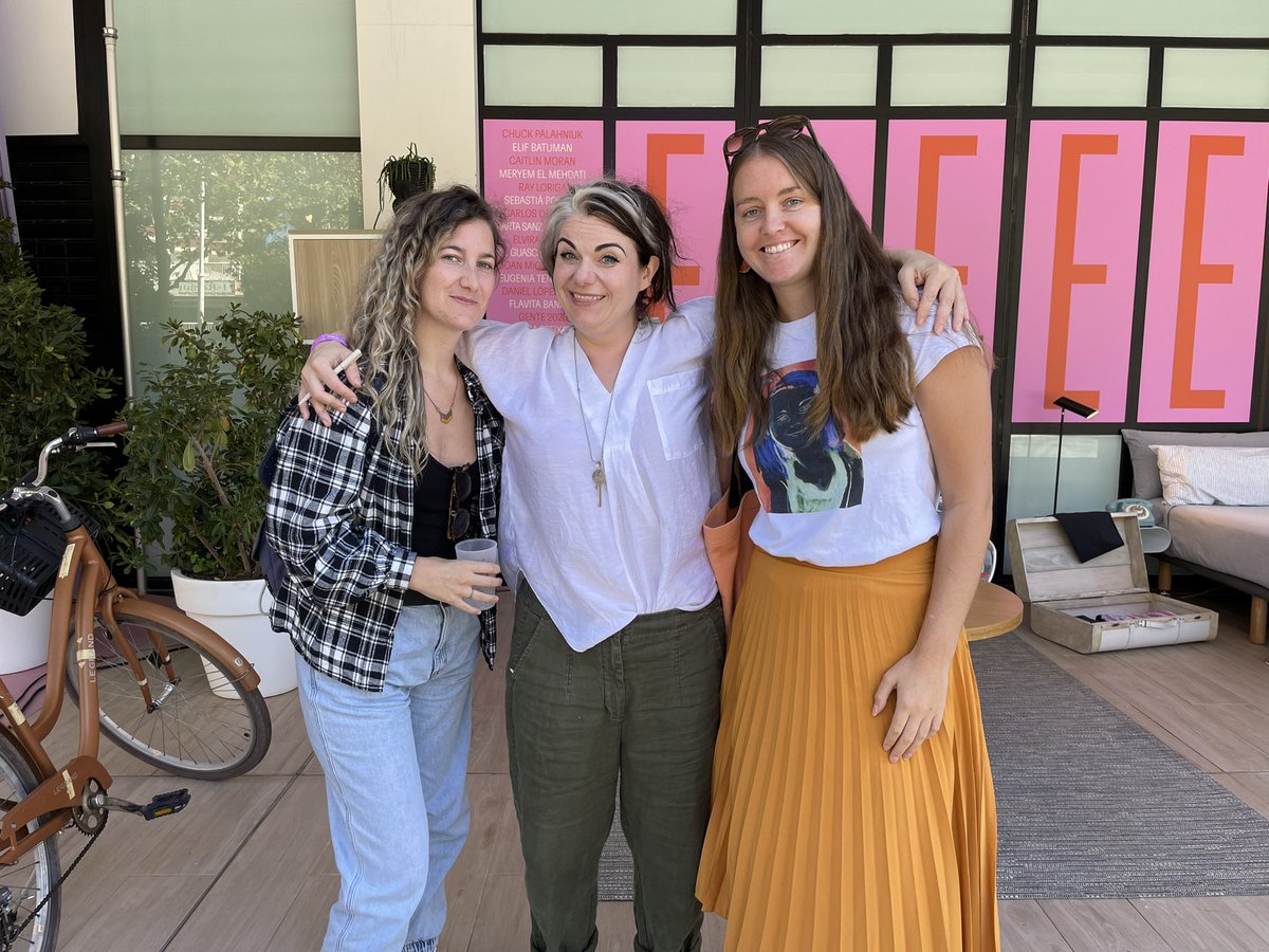 aliceista's tweet image. Amazing to see @caitlinmoran in the flesh at #FLEM2022 today. “There’s no such thing as a bad feminist.”
You were inspirational and I even got goosebumps. Thank you for putting into words how I feel most of the time. #awkwardhand #embraceyourself #feminist @ratacorner