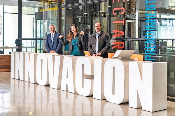 DFinanciero's tweet photo. 💡 @DFMas | “Made in Chile”, la plataforma que funciona como vitrina global para startups chilenas https://t.co/Zhjo6msz6a https://t.co/tJjOA5SUQz