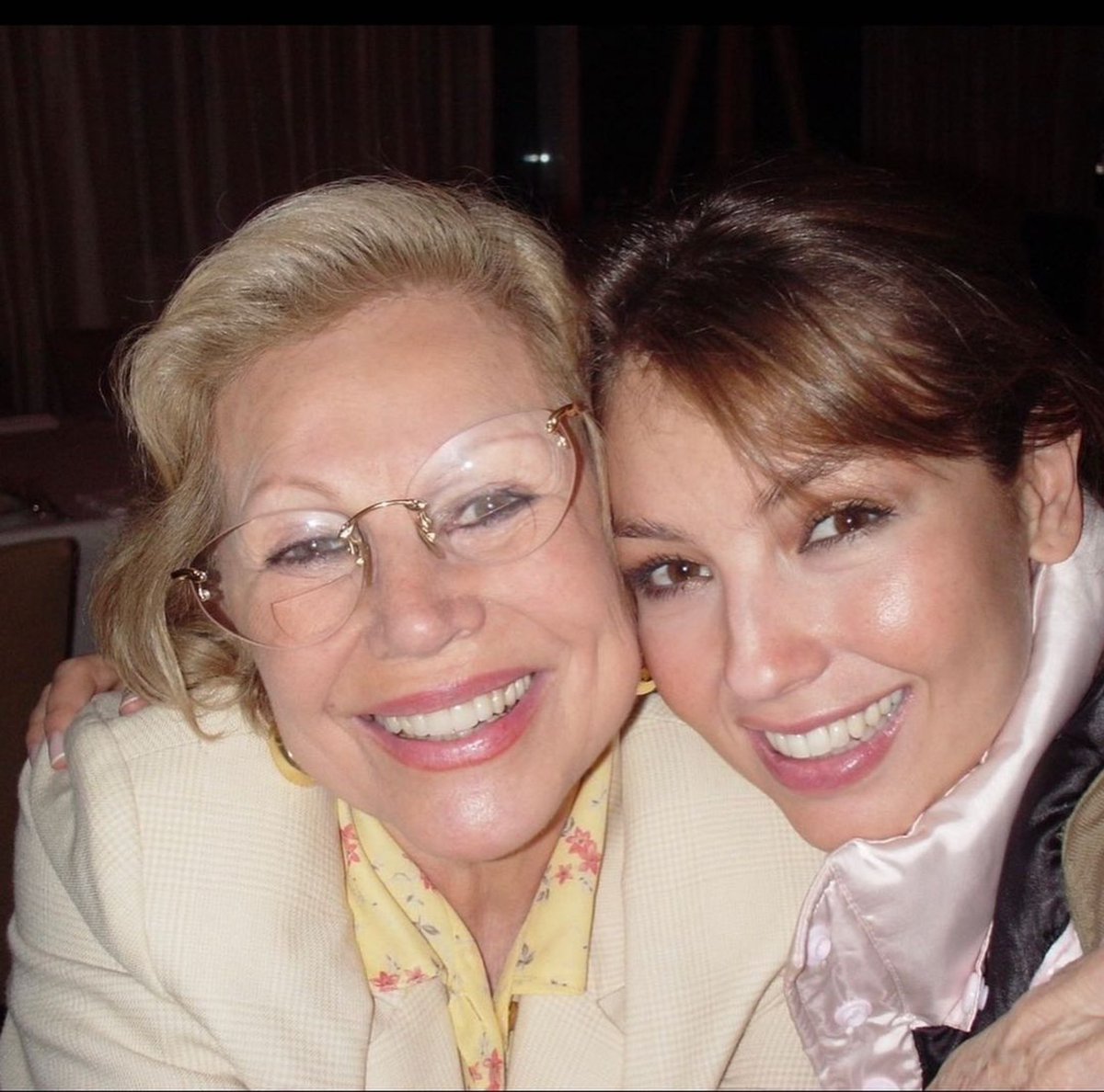 thalia's tweet photo. Feliz cumpleaños a la mujer más maravillosa de todas. ¡Te extraño tanto madre mía! 

Sé que estás más viva que nunca con nuestro Dios bendito, pero acá se te extraña siempre 🥰😍 

Feliz cumpleaños #YolandaMiranda. ¡Te AMO! ❤️ https://t.co/uiuDORPeFd