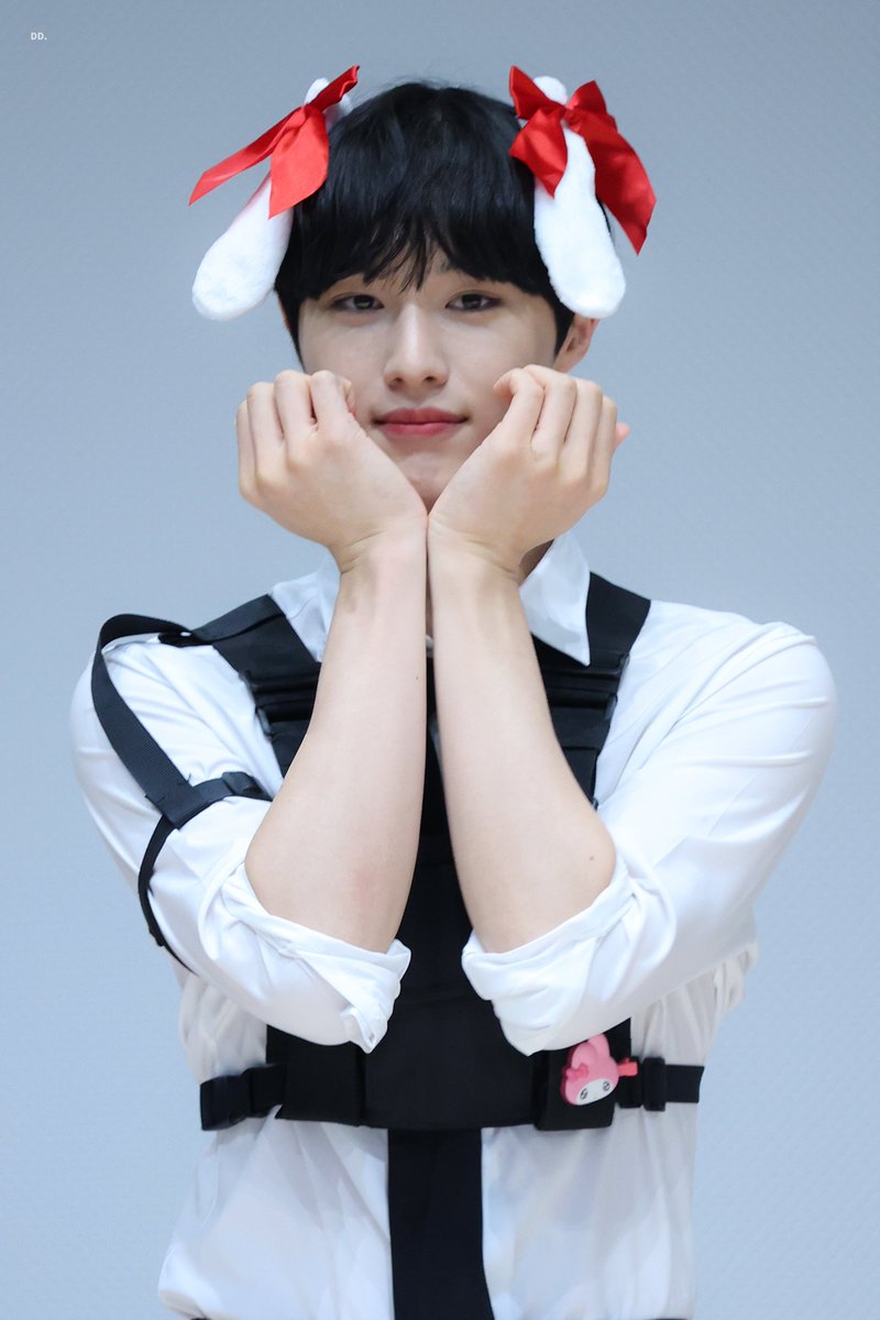 220929
🐰🎀🤍
#CIX  #현석 #HYUNSUK