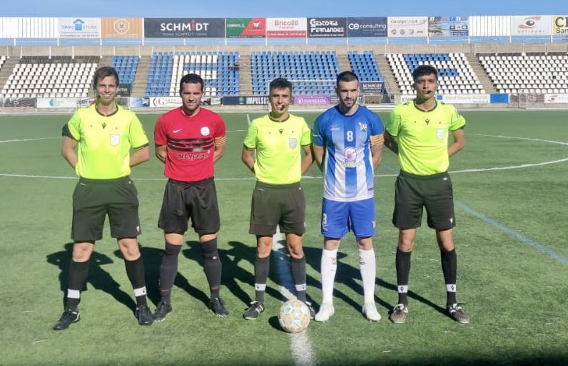 cftorello's tweet photo. ⏱️ DESCANS | @a Vilatenim @UEFigueres 1️⃣-0️⃣ @cftorello
⚽ @xaviferron 36'
#FigueresTorelló
#OrgullPescallunes🔴⚫️ #1cat1 #futbolcat #Seguimlluitant #seguimcompetint Foto: @UEFigueres https://t.co/K3IklNbDq9