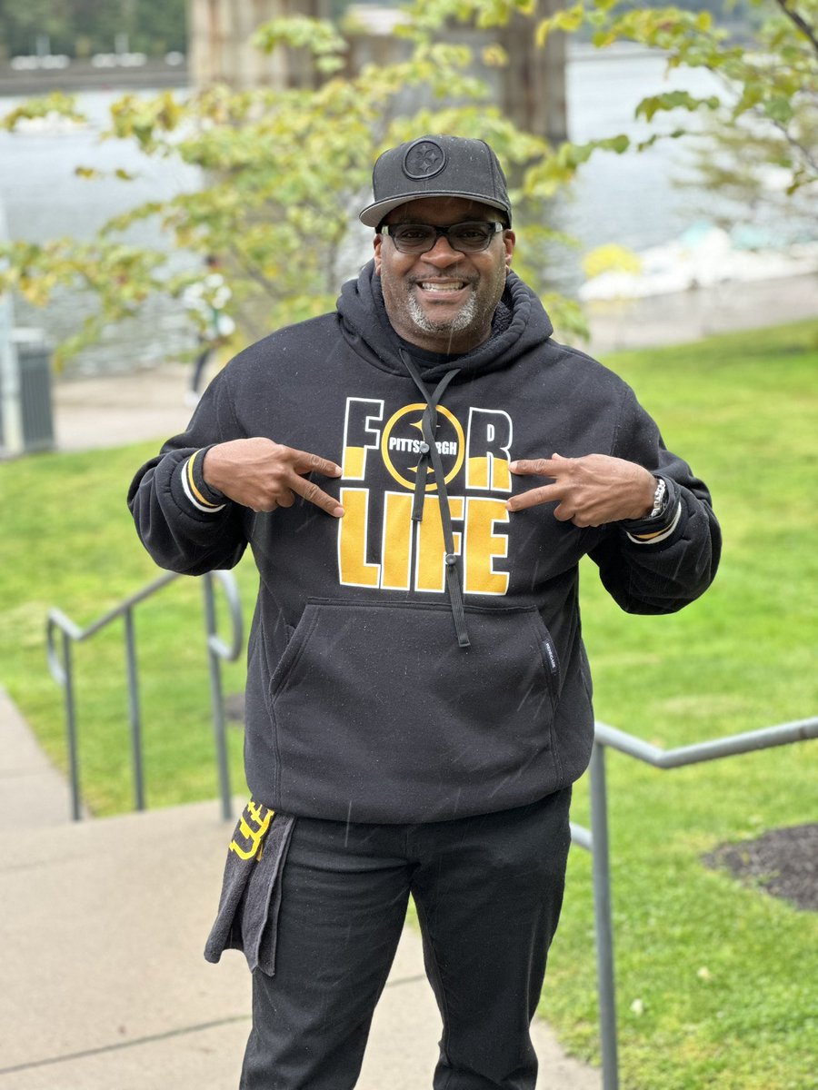 mophasaw's tweet photo. #HereWeGo Let’s go Steelers! https://t.co/Y8hxIxNS2M