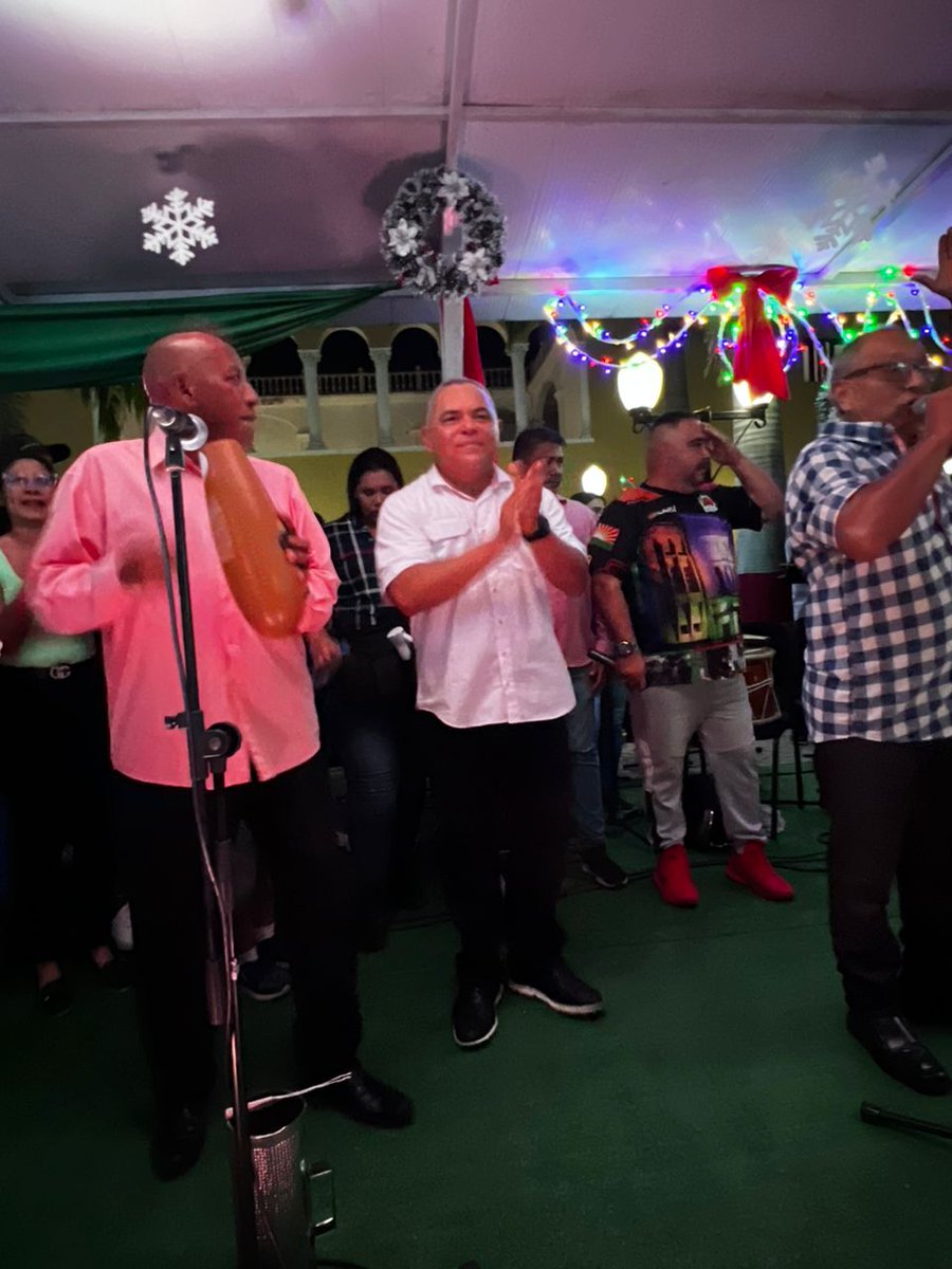 gobiernodelara's tweet photo. #2Oc Durante el encendido de Navidad Lara 2022, los presentes disfrutaron de las melodías de la Orquesta Latino Caribeña al ritmo de gaitas, salsa y merengue, por su parte el Gobernador @AdolfoP_Oficial expresó que ya estamos preparandonos para las fiestas navideñas. https://t.co/gb5vWvUbIG