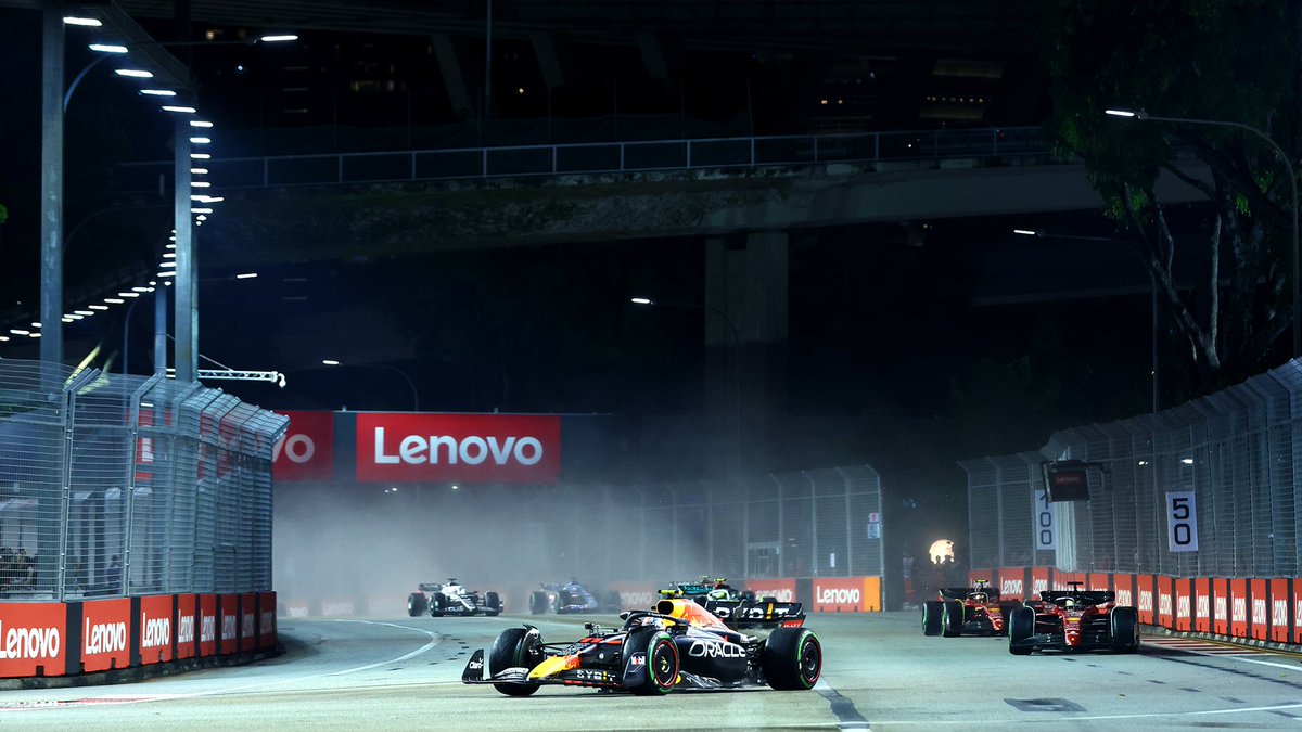 VictorDav5's tweet photo. No tengo duda que ha sido el triunfo y la carrera mas trabajada de Checo Perez , en mojado ,en seco ,en circuto callejero. ENORME !!! 
#SingaporeGP https://t.co/QQxRj5Ieil