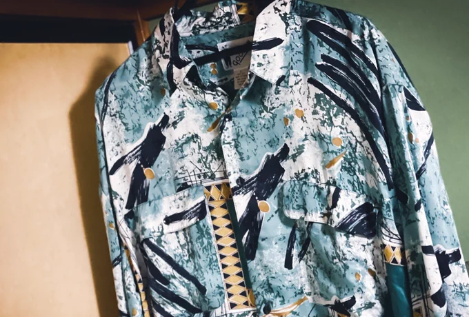 吉祥寺の古着屋さんでお迎えしたgoouchの総柄シルクシャツ 