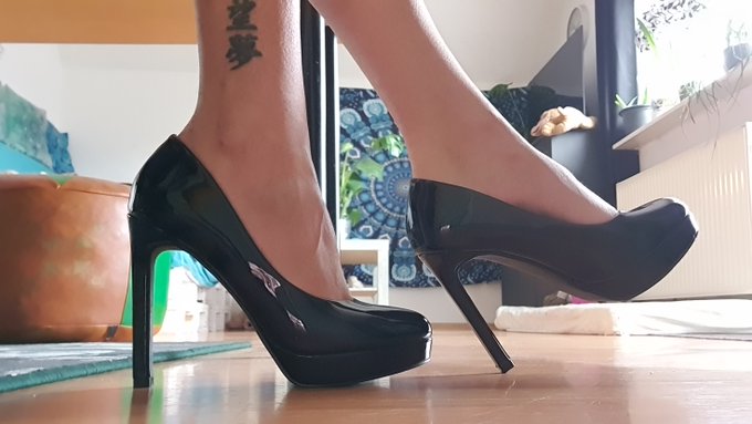 What am I supposed to do in my new shoes? 😈 #onlyfansgirl https://t.co/rT17FbGikr<a href="/tag/onlyfansgirl"class="tags">#onlyfansgirl</a>