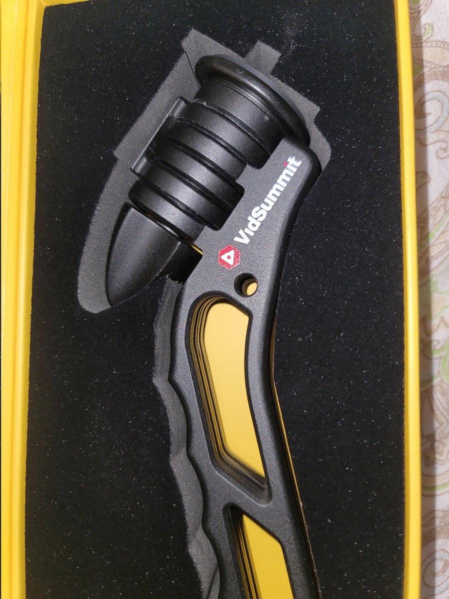 MagicFlyNPotato's tweet photo. Was given a Switchpod at #Vidsummit Open it this morning and how cool that it's stamped on the tripod!!! I didn't realize it was metal either. โค๏ธ๐๐ฏ #switchpod #tripod #ContentCreator https://t.co/b2VvzqFIHi