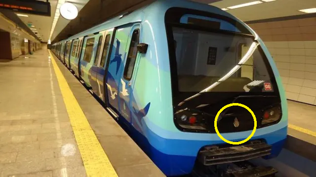 tcbuyuksehIr1's tweet photo. Cumhurbaşkanı Erdoğan, Sabiha Gökçen Havalimanı Metrosu'nun açılışında hatta çalışan İBB'ye ait metro treni önünde fotoğraf çektirdi.

Sabiha Gökçen Havalimanı Metrosu'nun maliyeti İBB tarafından karşılanacağı halde, açılışa İBB davet edilmedi. https://t.co/FurNKH0ZPC