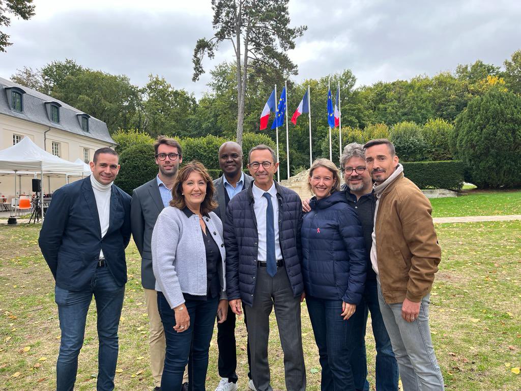Isa_perdereau's tweet photo. Très bon moment d’échange lors de la rentrée essonnienne des Républicains à #mennecy
accompagnée de @Pierre_VALLEE91
Merci à @LDarcos 
Très heureuse de retrouver @OthmanNasrou et @BrunoRetailleau, candidat à l’élection interne
#circo9103 #LesRepublicains #essonne https://t.co/0RHpzdsRQf
