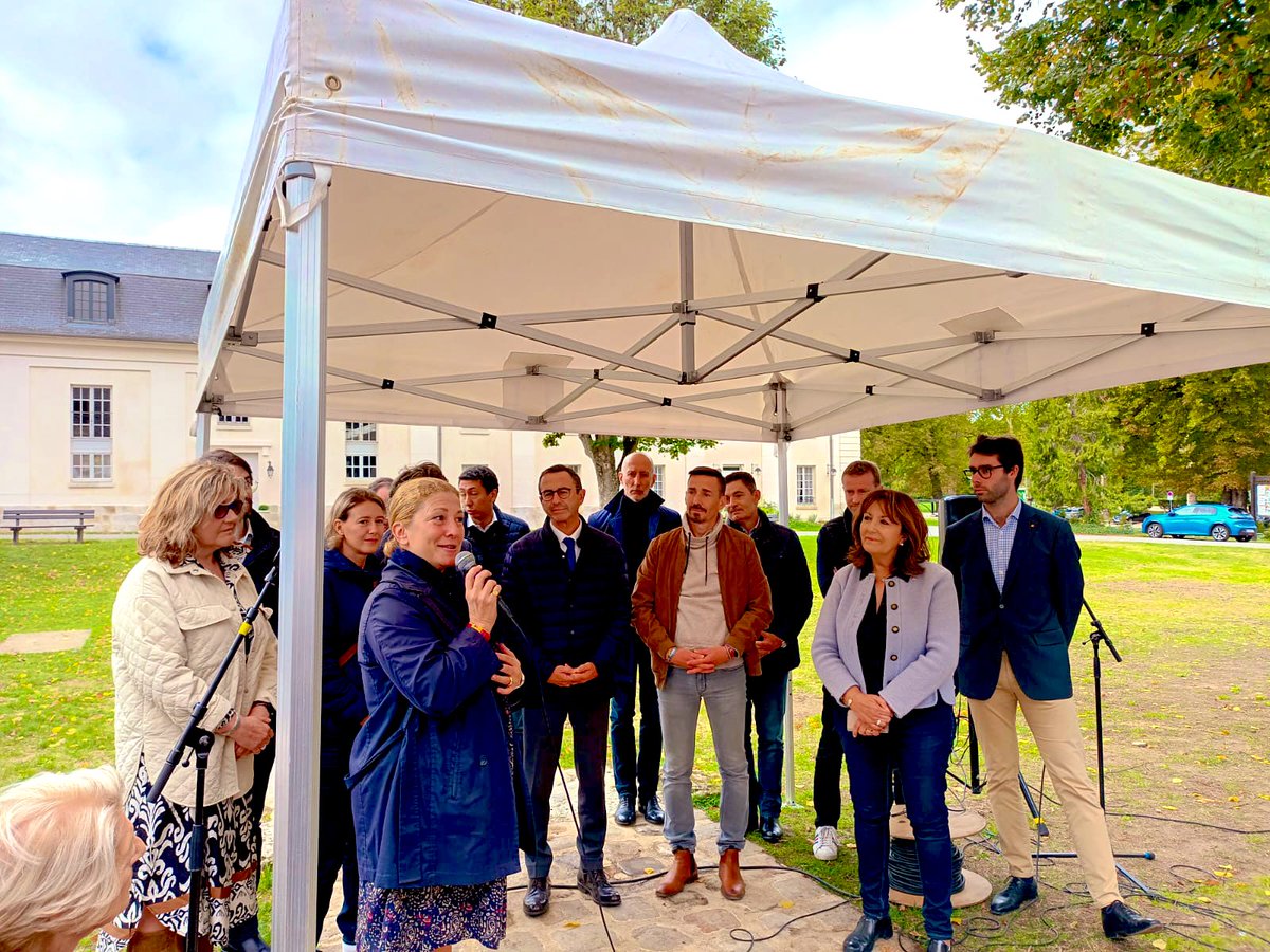 Isa_perdereau's tweet photo. Très bon moment d’échange lors de la rentrée essonnienne des Républicains à #mennecy
accompagnée de @Pierre_VALLEE91
Merci à @LDarcos 
Très heureuse de retrouver @OthmanNasrou et @BrunoRetailleau, candidat à l’élection interne
#circo9103 #LesRepublicains #essonne https://t.co/0RHpzdsRQf