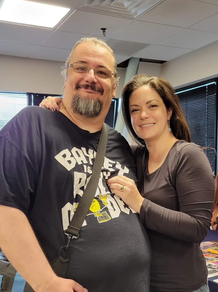 TheZombiemaster's tweet photo. Finally Met 2 actors from one of my Favorite movies of all time #littlegiants #SamHorrigan #ShawnaWaldron #spike #icebox https://t.co/bEfSxOtCik