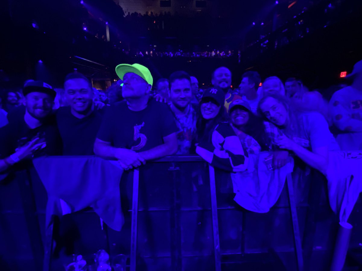 iTrishaT's tweet photo. ✨Now I got a clique but it’s more like a family✨ 
These are definitely the good ‘ol days! 🥹❤️ @311 @pnut @NickHexum https://t.co/zsmdNHx0G3