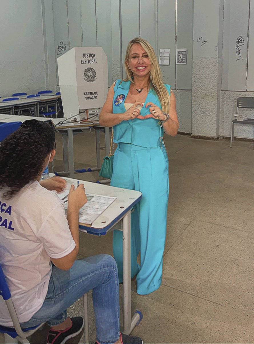 ieda_chaves's tweet photo. Bom dia, exercendo a democracia. Dia muito importante para todos nós brasileiros. Não deixe de votar e exercer o seu direito. https://t.co/9bn9ZBob4b