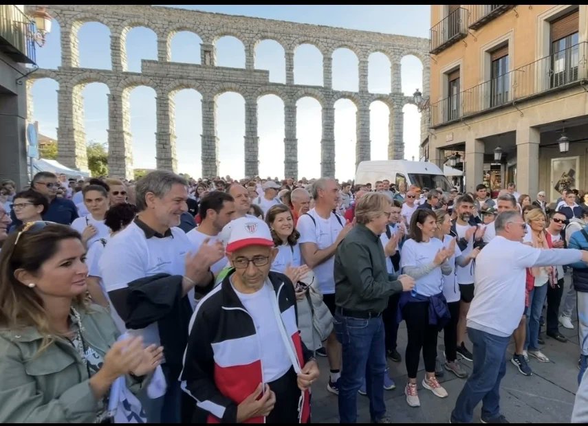 Sussuarez's tweet photo. Hoy hemos acompañado a la  asociación @apadefim_segovia en su 40 marcha popular con el lema "Tú eres la estrella".
Junto a nuestra presidente de @voxsegovia, @fuencislaarevalo y parte del equipo provincial de @VOXSegovia en la Alameda de la Fuencisla. 
#marchaapadefim 
#apadefim https://t.co/fFYRrOQQOX
