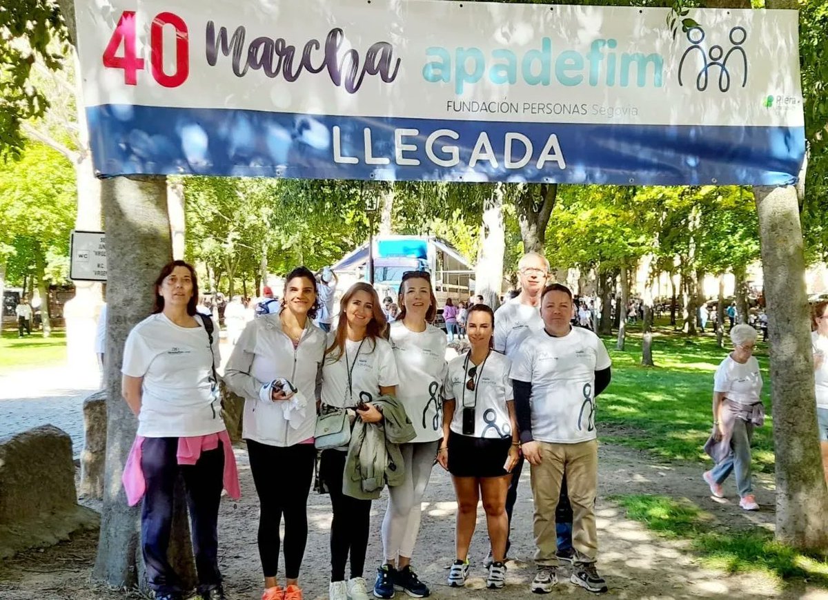 Sussuarez's tweet photo. Hoy hemos acompañado a la  asociación @apadefim_segovia en su 40 marcha popular con el lema "Tú eres la estrella".
Junto a nuestra presidente de @voxsegovia, @fuencislaarevalo y parte del equipo provincial de @VOXSegovia en la Alameda de la Fuencisla. 
#marchaapadefim 
#apadefim https://t.co/fFYRrOQQOX