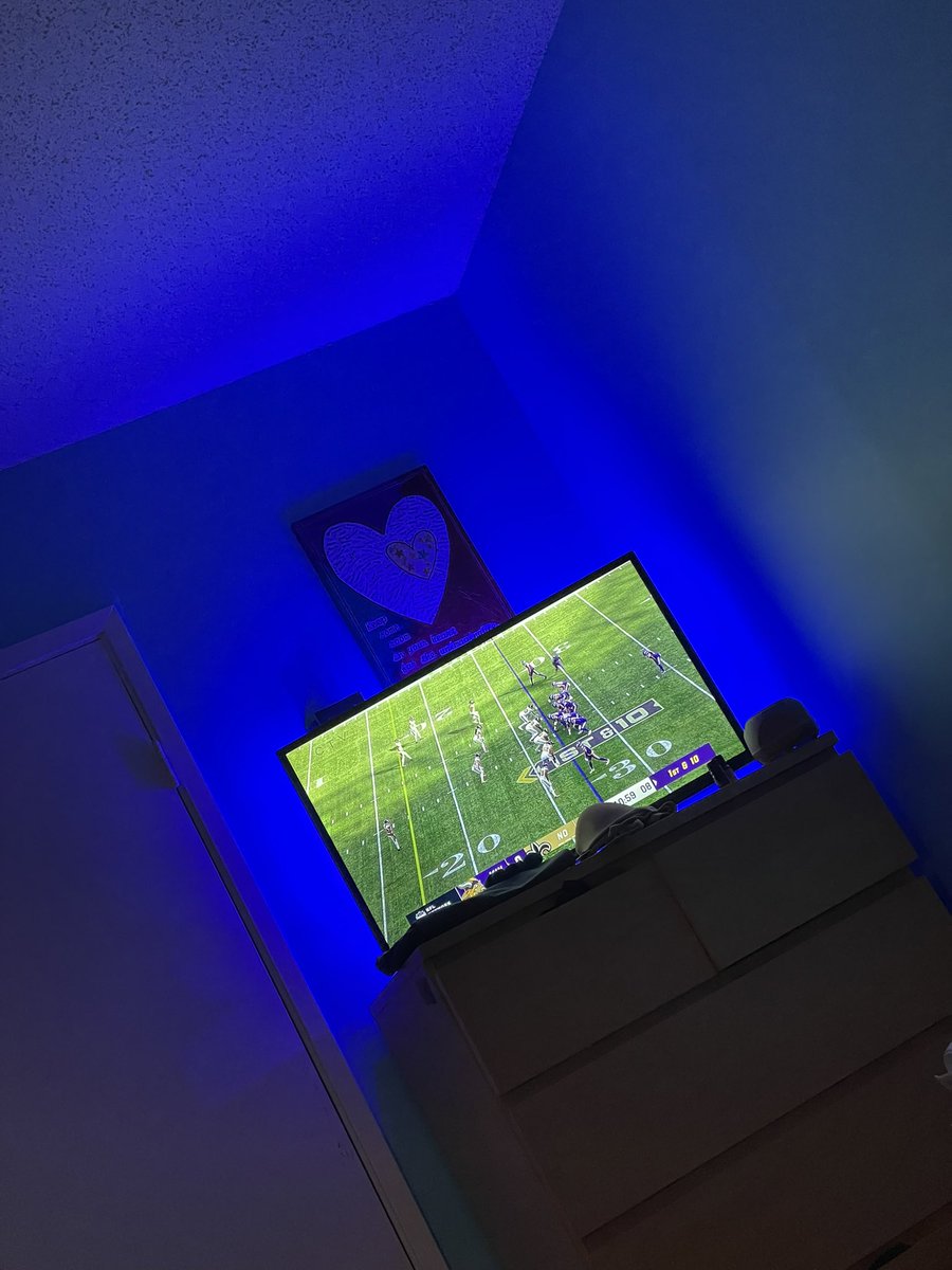 StephRudnisky's tweet photo. A birthday with 14 hours of football. #whatadream https://t.co/oXl9caYnhC