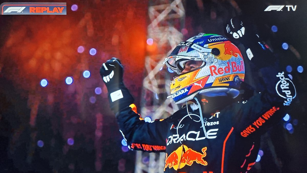 salvad0rml's tweet photo. Tremenda carrera de @SChecoPerez que gana el #SingapurGP de @f1 y se lleva el piloto del día. https://t.co/7YwAydYVQv