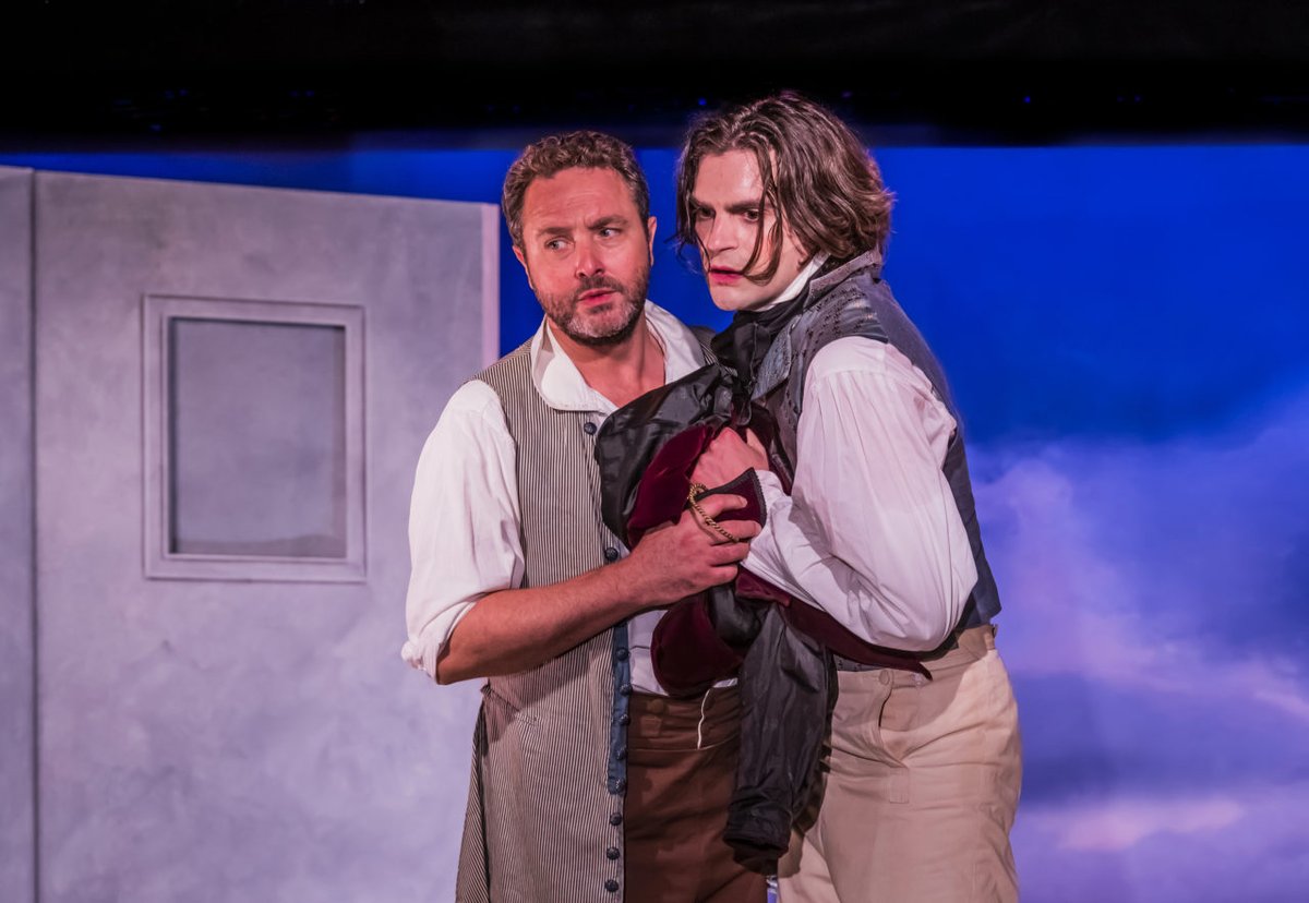 LS_on_stage's tweet image. "Le Menteur " de Corneille. Mes de Marion Bierry au Poche-Montparnasse : ce petit bijou s’avère être un joyeux feu d’artifice d’humour et de finesse. 
surlesplanches.org/theatre-le-men… @PocheMparnasse