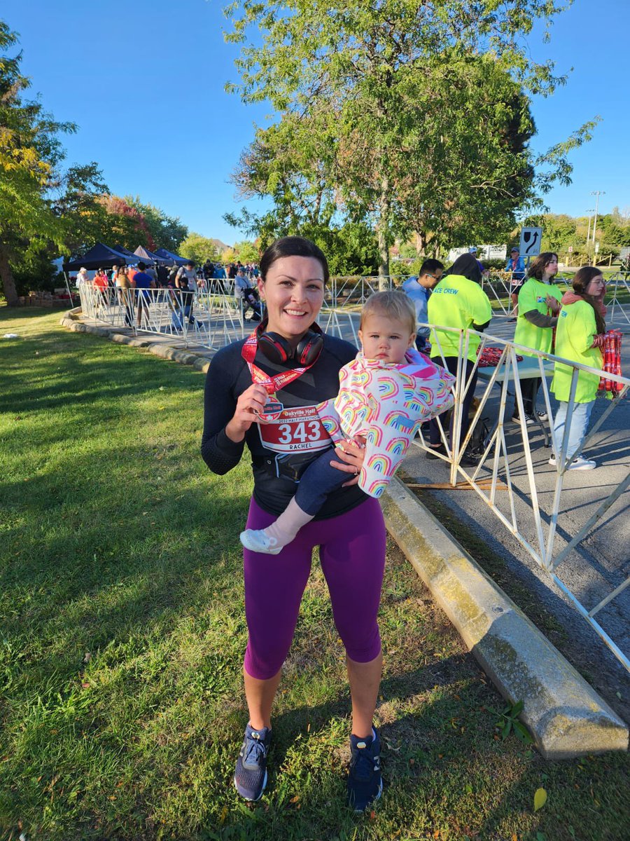 RachelSchoutsen's tweet photo. As of today I’ve ran 21 races… &amp; I’ve always loved seeing a baby in the crowd cheering on their mama. Well today that baby was mine and that mama was ME 😭🥹♥️🏃🏻‍♀️ Thanks @OakvilleHalf for a very memorable #run !!!! https://t.co/L2ijauiTem