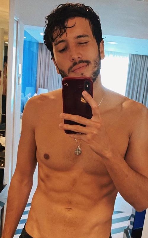 SebasYatrax's tweet photo. Feliz domingo gente! #SeductiveSunday #freerol #sexrol https://t.co/7hqzwS1gwT