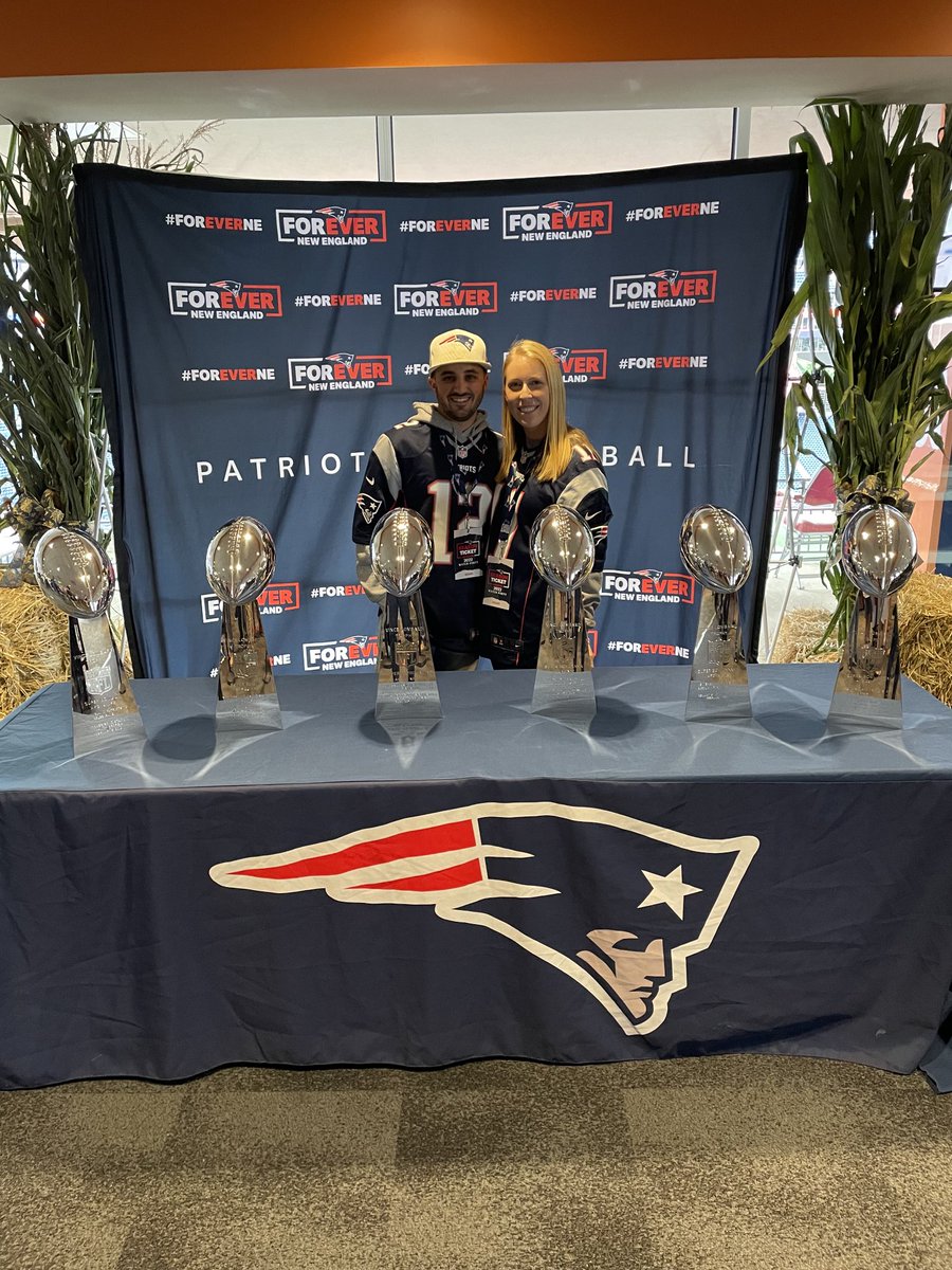 6 Lombardi trophies and 2 new rings! #JustMarried #ProudPatriotsMember ⁦<a href="/Patriots/">New England Patriots</a>⁩
