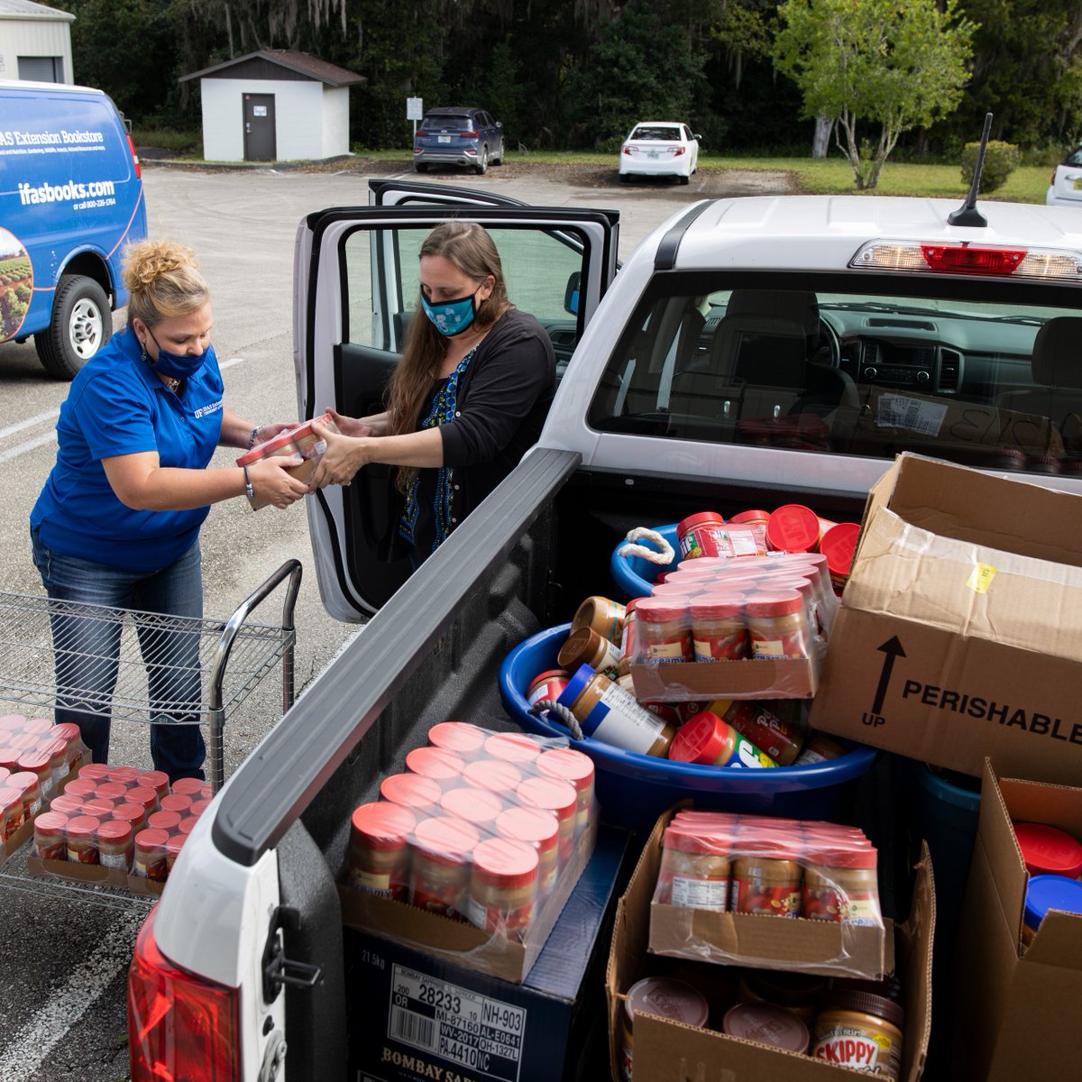 UF_IFAS's tweet photo. For consumers across the country, the #PBChallenge might involve choosing between @Jif &amp; @Skippy. For Florida residents, it means coming together to donate 45,000+ pounds of peanut butter. In the wake of #Ian, food donations are critical to relief efforts. https://t.co/2KwxEcku50 https://t.co/aAH9ziwv3h