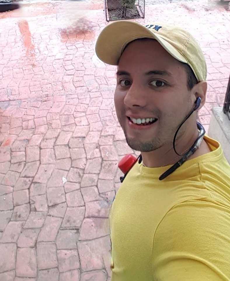 JesusZurhaar's tweet photo. Esto es lo que soy. Yo mismo 💛 #yellowBoy #yellowLove #yellowDay #Yellow https://t.co/2kq1QL1QGF