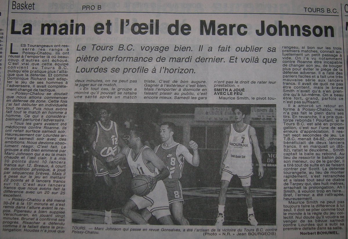 RetroBasket37's tweet photo. 🏀
#AnniversairejoueurToursBC 
𝐌𝐚𝐫𝐜 𝐉𝐨𝐡𝐧𝐬𝐨𝐧 fête aujourd'hui ses 65 ans, joueur du #ToursBC lors de la saison 𝟏𝟗𝟗𝟑-𝟗𝟒
➡️Marque 30pts contre #PoissyChatou le 𝟏𝟔 𝐎𝐜𝐭. 𝟏𝟗𝟗𝟑.
➡️Une moyenne de 11,7pts/m et 4,1pds/m 
📷 @lanouvellerep_ 
🏀 https://t.co/Zf2vfaoET3