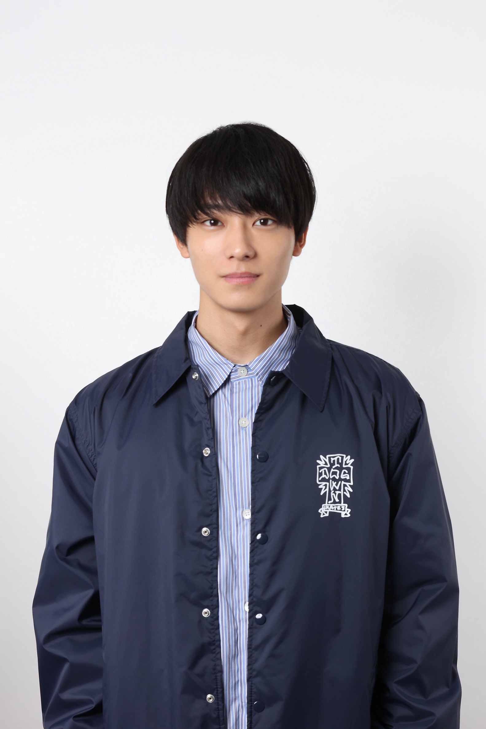 Silent 川口春奈 目黒蓮 Snow Man 毎週木曜よる10時oa 木10ドラマ公式 井上祐貴 さんが演じるのは 想や湊斗と同じサッカー部だった野本拓実 紬の同級生でもあります 社会人になってからも 湊斗と一緒に古賀先生のところでフットサルをし