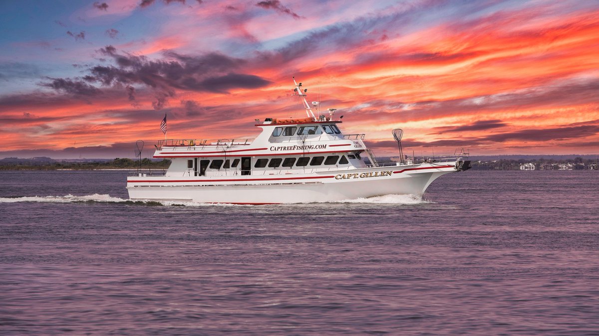 Fry12130's tweet photo. Ahoy! Captree!Hike day, let’s hit the Trail!- Fun photo Saturday. (fire Island lighthouse) #robertmosesstatepark #robertmosesbeach #longisland #sunset #captree #allaboutadventures #boat #ocean #fishing #nationalpark #canonusa #tamron #repost #stateparks #northeast #sunrise https://t.co/cDIG3prgaY