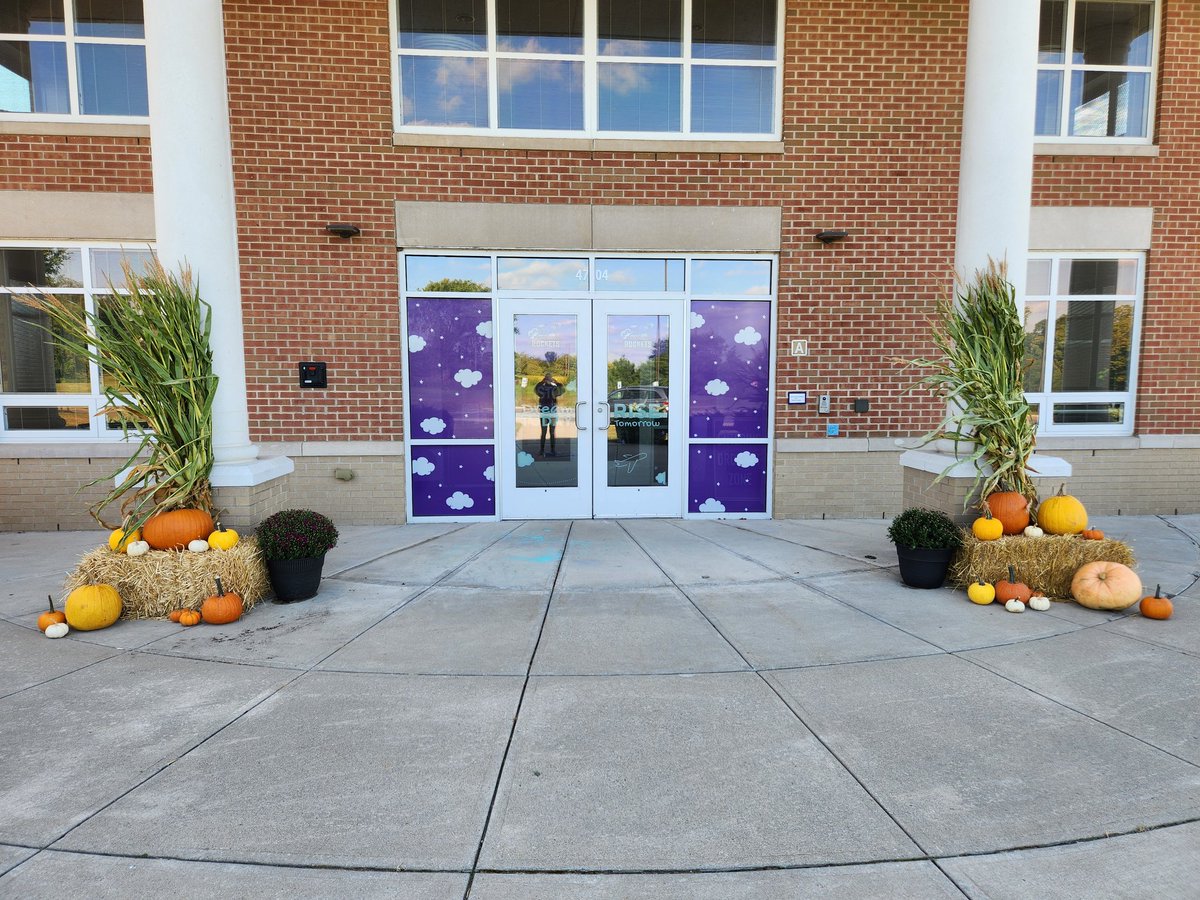MillerRdgPTO's tweet photo. Miller Ridge is ready for Fall! #RocketPride #middierising https://t.co/LqfhgUf6Ag