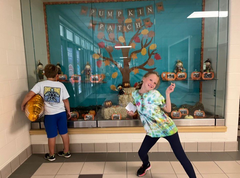 MillerRdgPTO's tweet photo. Miller Ridge is ready for Fall! #RocketPride #middierising https://t.co/LqfhgUf6Ag