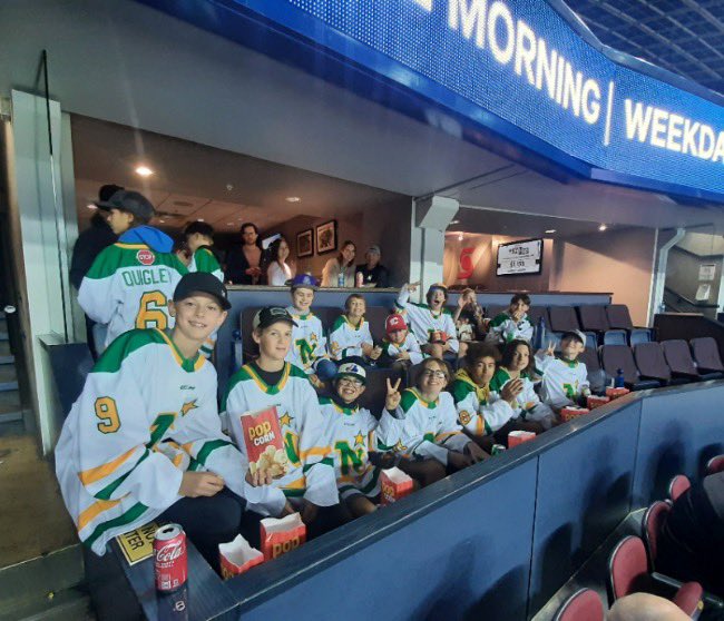 Northstars U13 AA Gold cheering for the <a href="/WHLHitmen/">Calgary Hitmen</a> today!