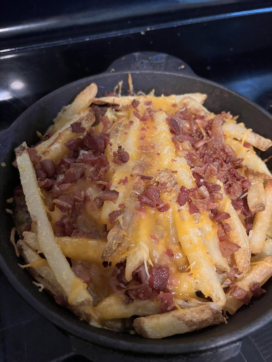 Chris__Edwards's tweet photo. Today on #CookingWithChris
Grilled ribeye steak sandwiches with grilled peppers and onions with pimento cheese
Featuring loaded cheese fries https://t.co/wndKpMshzo