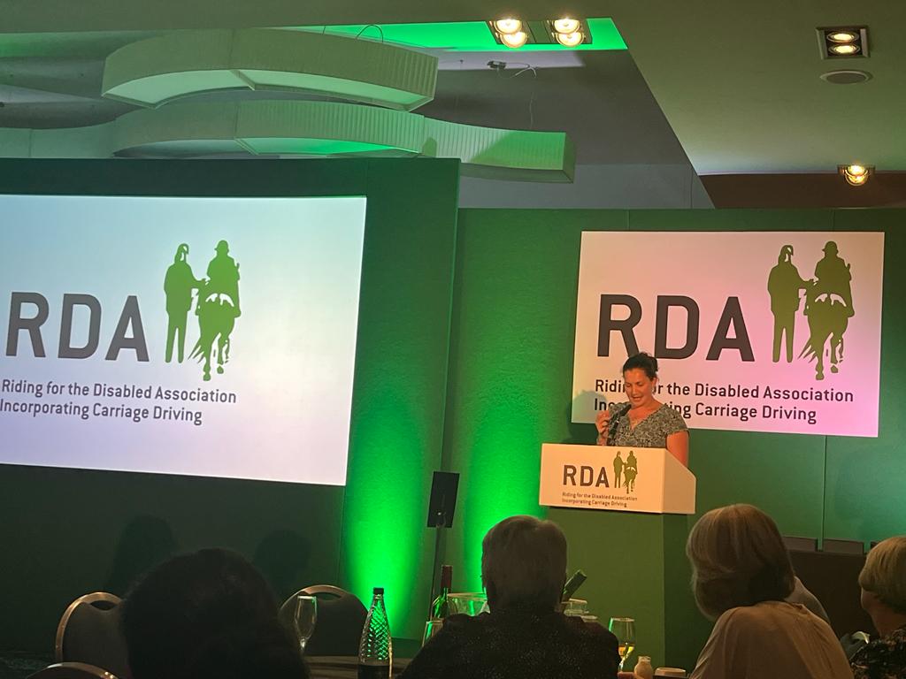 RDA Coach Kady Chatman gives an after dinner speech 🗣️👏
#RDACoachingConference