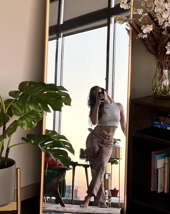 LIVE TONIGHT 8PM PST/ 10PM CT/ 11PM EST ✨  https://t.co/49gjgeCyht https://t.co/36LaNePAny<a href="/tag/eatyourheartout"class="tags"><span>#eatyourheartout</span></a>