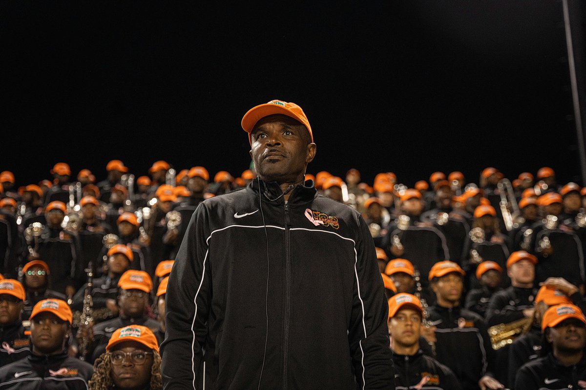 THEMARCHING100's tweet photo. 13 consecutive wins at home is something to Bragg about!π
β’
β’
#THEMARCHING100
#M100
#76YEARS
#ORANGEANDGREEN
#FAMU
#RATTLERS https://t.co/nvXqR7fMkk